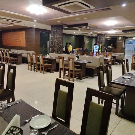 Tgv Hotel Αχμπανταμπάντ Εξωτερικό φωτογραφία