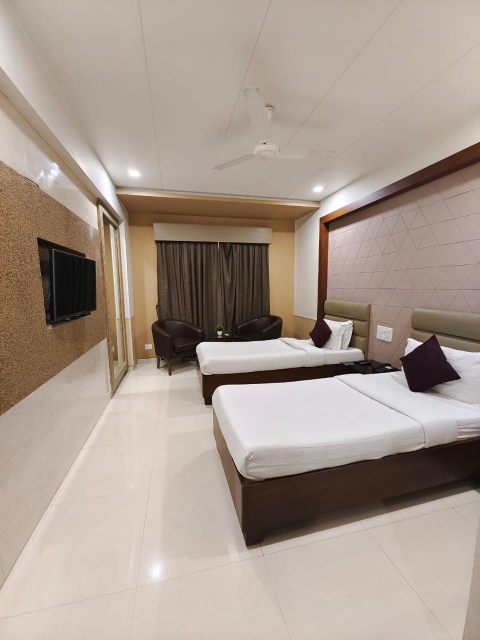 Tgv Hotel Αχμπανταμπάντ Εξωτερικό φωτογραφία