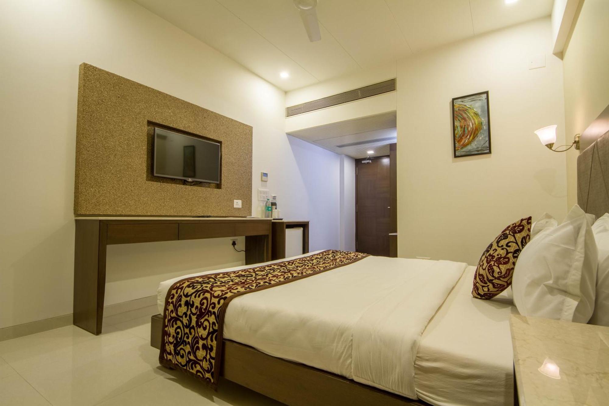 Tgv Hotel Αχμπανταμπάντ Εξωτερικό φωτογραφία
