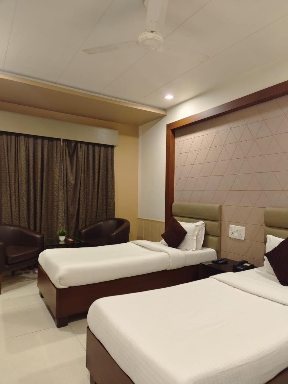 Tgv Hotel Αχμπανταμπάντ Εξωτερικό φωτογραφία